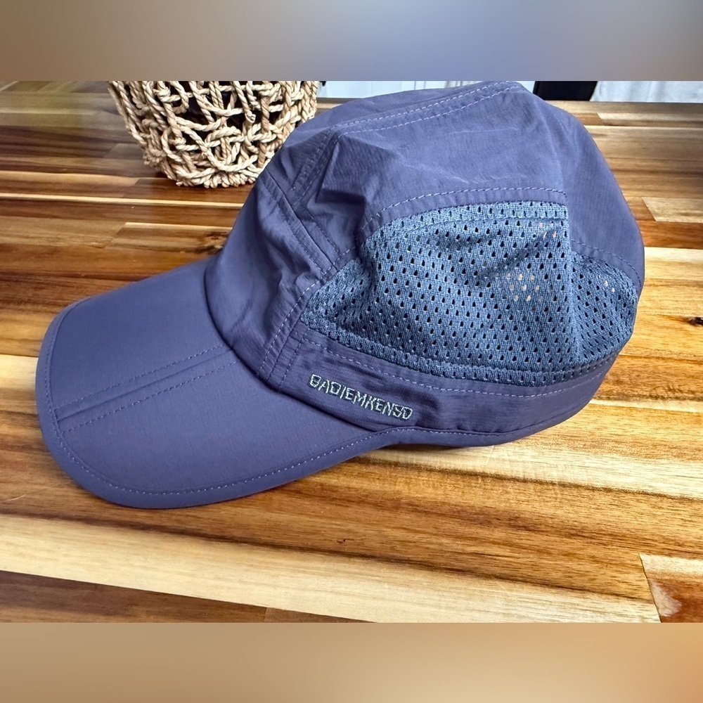 Gadiemkensd Outdoor Folding Cap with free size and Excellent condition.
